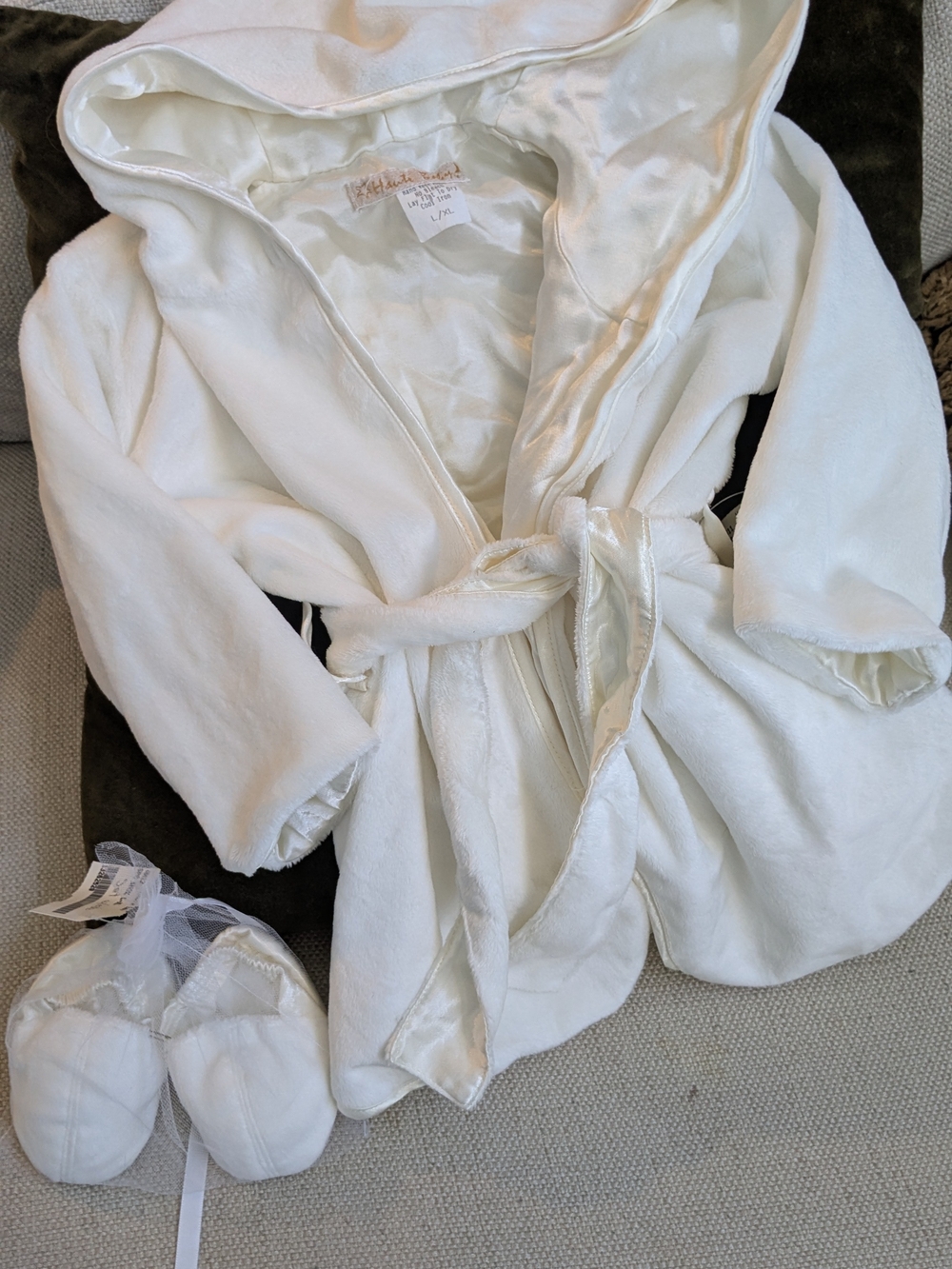 12-18 M Baby Hooded White Plush Bathrobe with Satin Lining And Trim